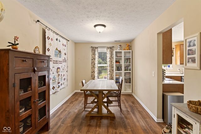 5507 Gainesway Drive, Greenwood, IN 46142