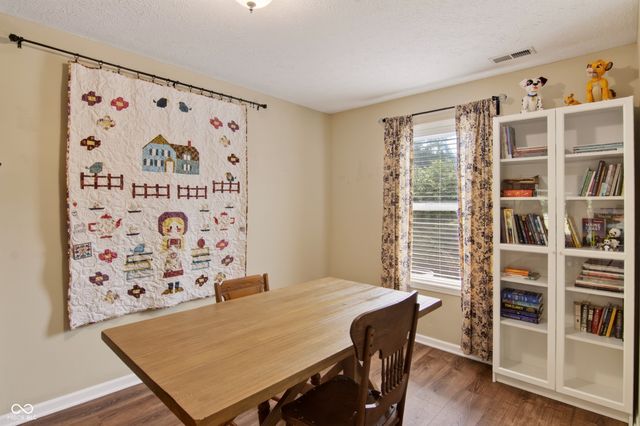 5507 Gainesway Drive, Greenwood, IN 46142