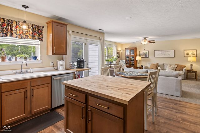 5507 Gainesway Drive, Greenwood, IN 46142