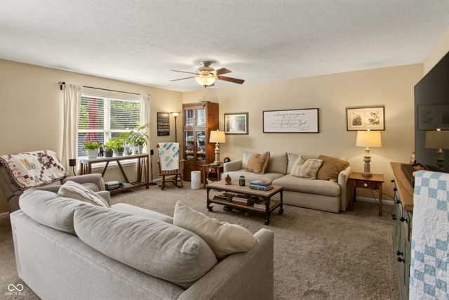 5507 Gainesway Drive, Greenwood, IN 46142