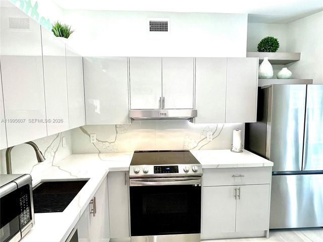 2406 Marathon Ln, Fort Lauderdale, FL 33312