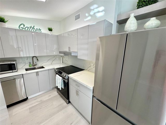 2406 Marathon Ln, Fort Lauderdale, FL 33312