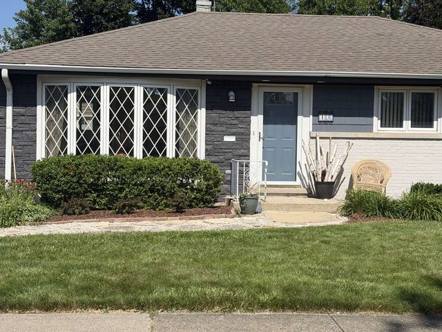 466 N Ridgeland Avenue, Elmhurst, IL 60126