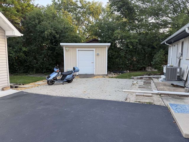 466 N Ridgeland Avenue, Elmhurst, IL 60126