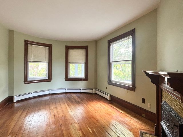 500 Centre St 1, Newton, MA 02458