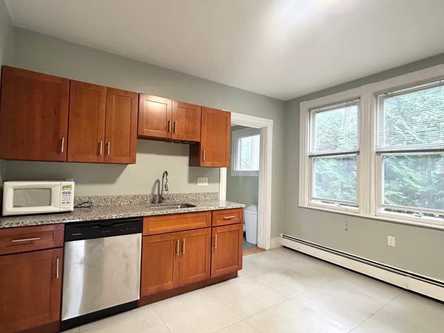 500 Centre St 1, Newton, MA 02458