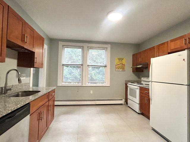 500 Centre St 1, Newton, MA 02458