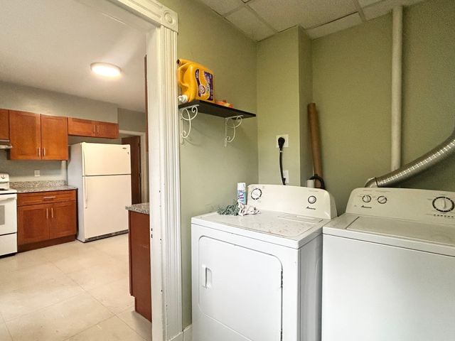 500 Centre St 1, Newton, MA 02458