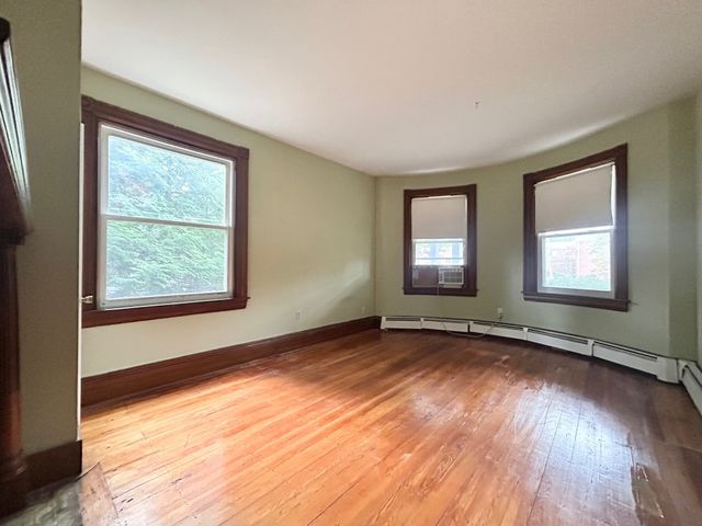 500 Centre St 1, Newton, MA 02458