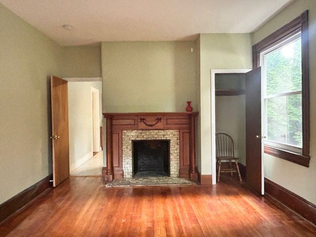 500 Centre St 1, Newton, MA 02458