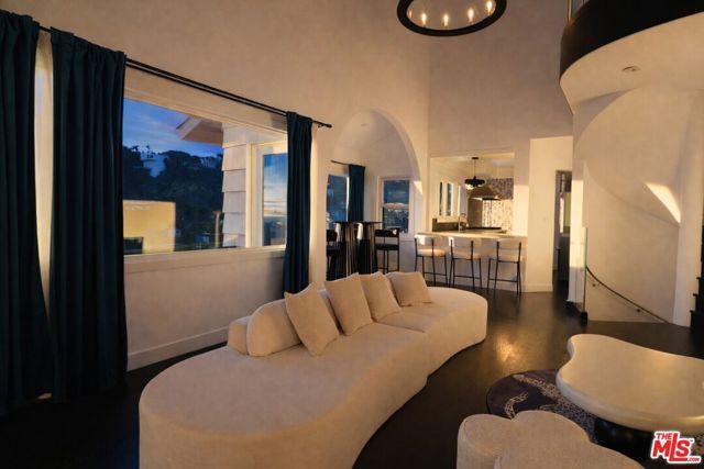 8810 Hollywood Boulevard, West Hollywood, CA 90069