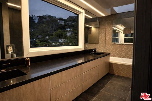 8810 Hollywood Boulevard, West Hollywood, CA 90069