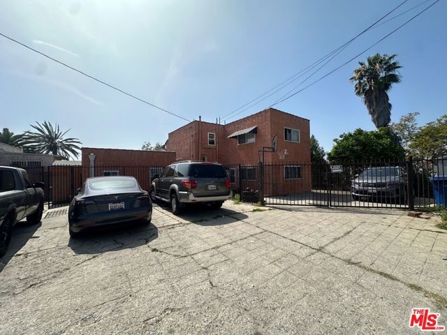 3939 W 28th Street, Los Angeles, CA 90018