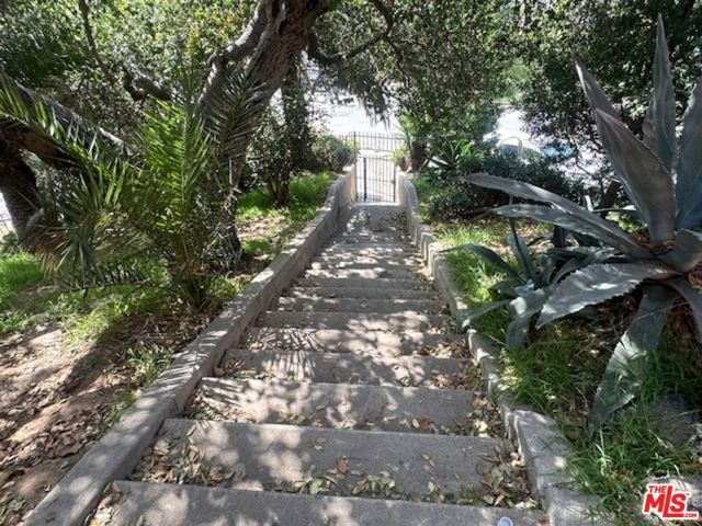 3939 W 28th Street, Los Angeles, CA 90018