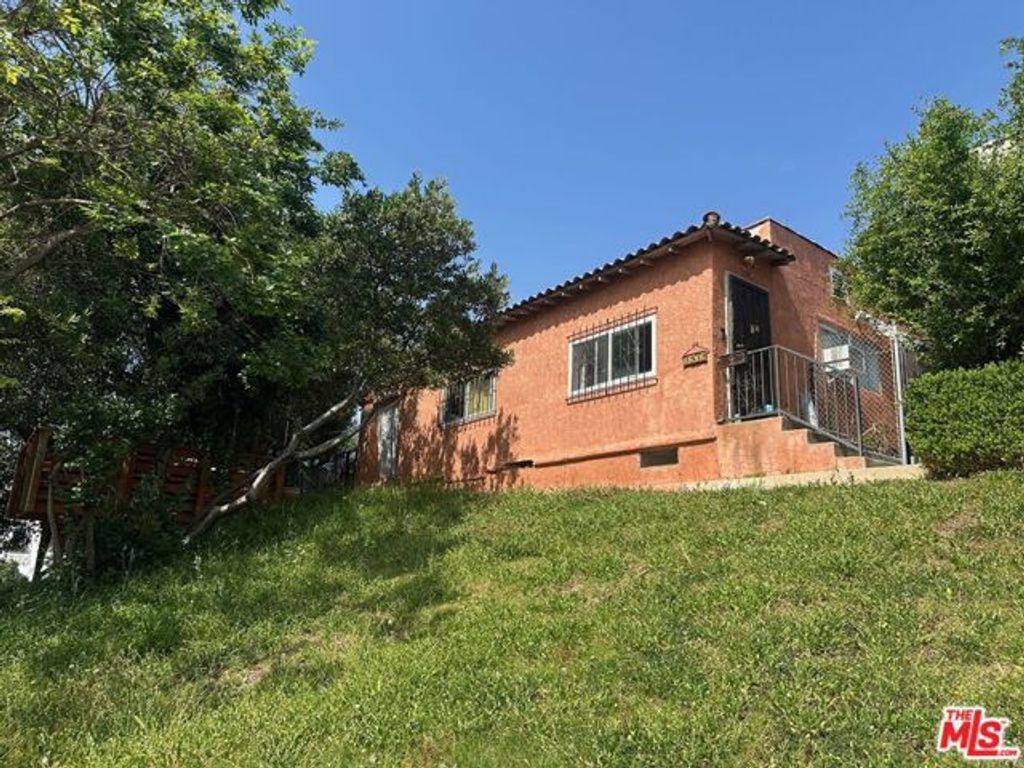 3939 W 28th Street, Los Angeles, CA 90018