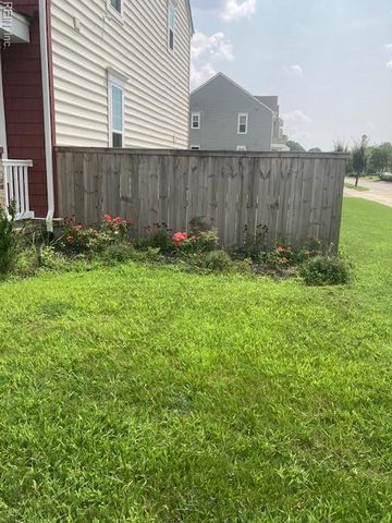 291 Goldenstar LN, Portsmouth, VA 23701