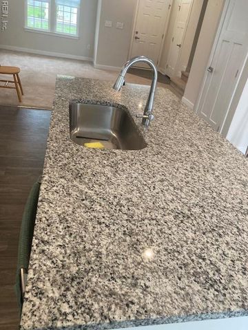 291 Goldenstar LN, Portsmouth, VA 23701