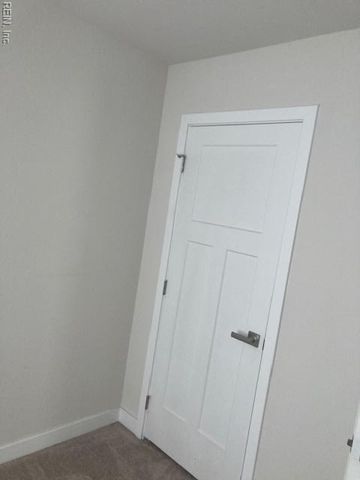 291 Goldenstar LN, Portsmouth, VA 23701