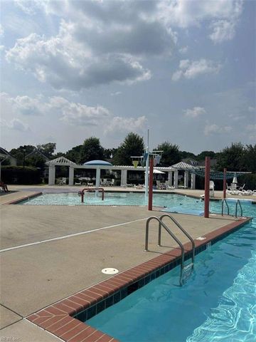 291 Goldenstar LN, Portsmouth, VA 23701