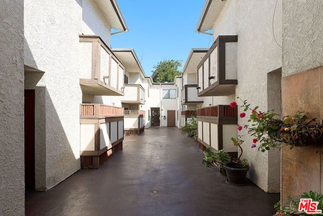 6250 Fulton Avenue 205, Van Nuys (los Angeles), CA 91401