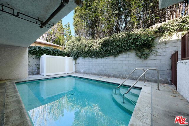 6250 Fulton Avenue 205, Van Nuys (los Angeles), CA 91401