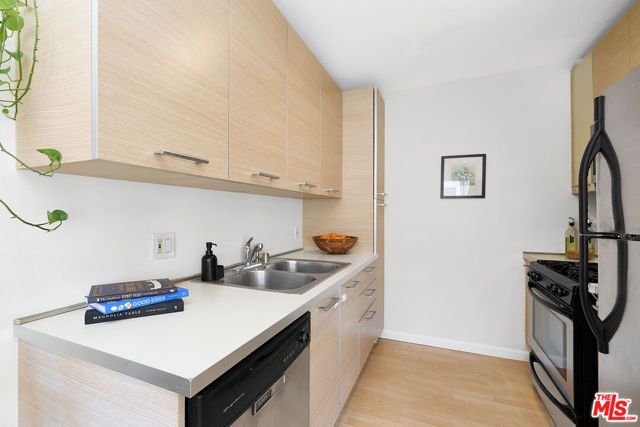 6250 Fulton Avenue 205, Van Nuys (los Angeles), CA 91401