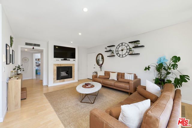 6250 Fulton Avenue 205, Van Nuys (los Angeles), CA 91401