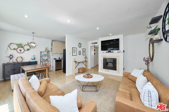 6250 Fulton Avenue 205, Van Nuys (los Angeles), CA 91401