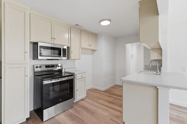 2621 Fernandez Dr, Sacramento, CA 95822