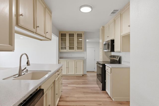 2621 Fernandez Dr, Sacramento, CA 95822