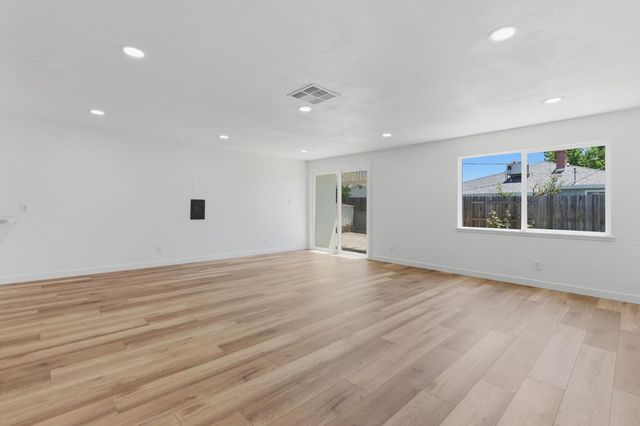 2621 Fernandez Dr, Sacramento, CA 95822