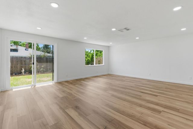 2621 Fernandez Dr, Sacramento, CA 95822
