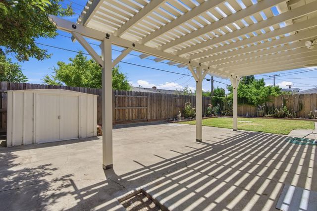 2621 Fernandez Dr, Sacramento, CA 95822