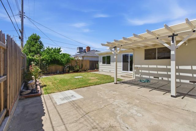 2621 Fernandez Dr, Sacramento, CA 95822