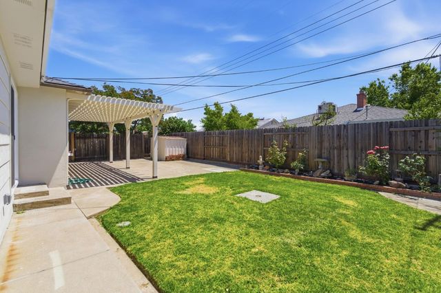 2621 Fernandez Dr, Sacramento, CA 95822