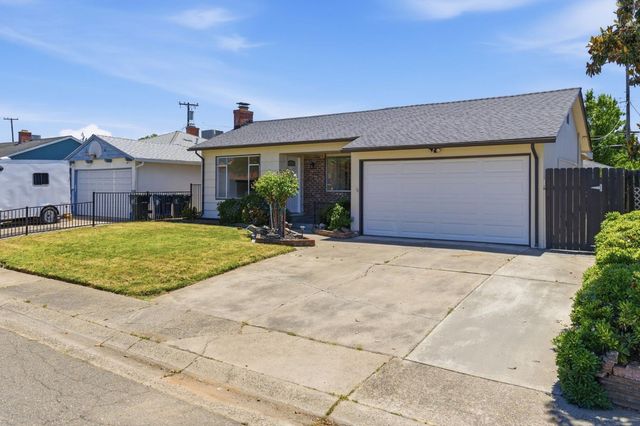2621 Fernandez Dr, Sacramento, CA 95822
