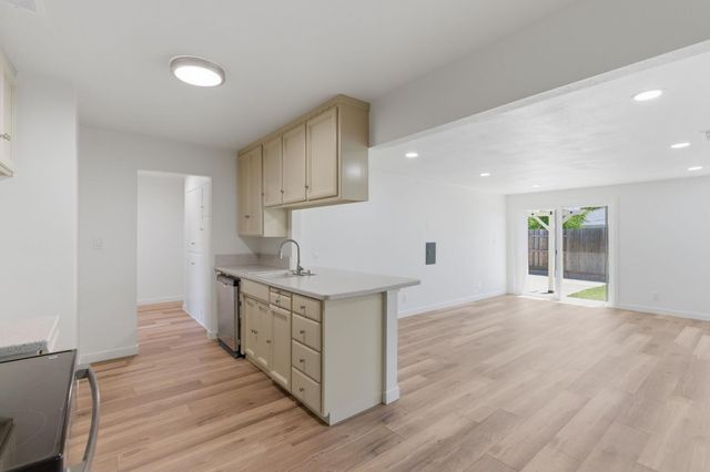 2621 Fernandez Dr, Sacramento, CA 95822