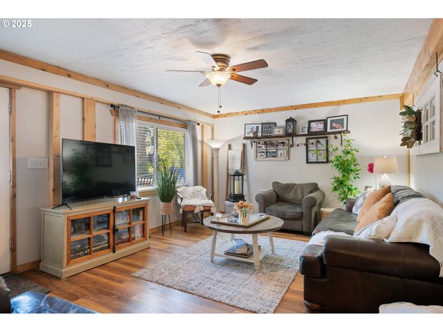 5780 WESTSIDE Hwy, Castle Rock, WA 98611