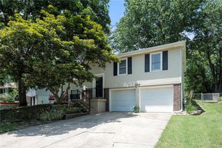 1029 NW Berkshire Drive, Blue Springs, MO 64015