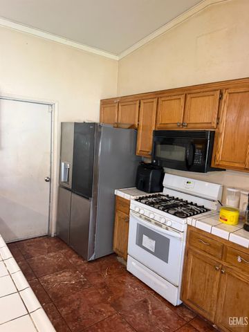 1310 Clipper Hills Drive, Bakersfield, CA 93307
