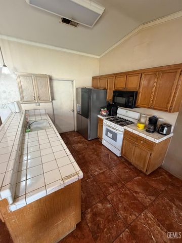 1310 Clipper Hills Drive, Bakersfield, CA 93307