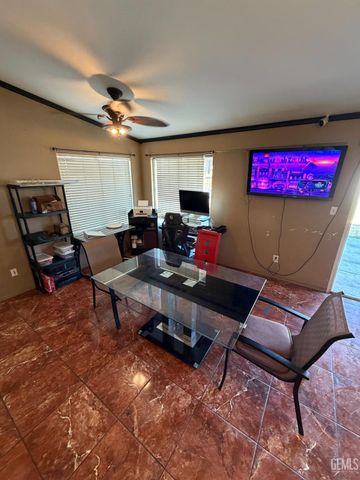 1310 Clipper Hills Drive, Bakersfield, CA 93307