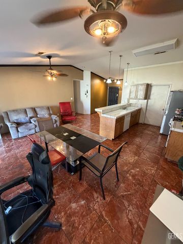 1310 Clipper Hills Drive, Bakersfield, CA 93307