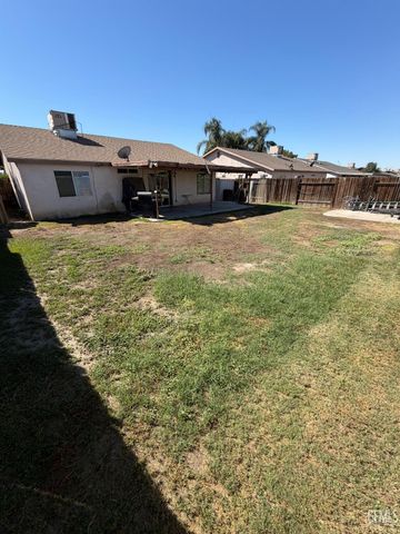 1310 Clipper Hills Drive, Bakersfield, CA 93307