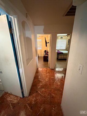 1310 Clipper Hills Drive, Bakersfield, CA 93307