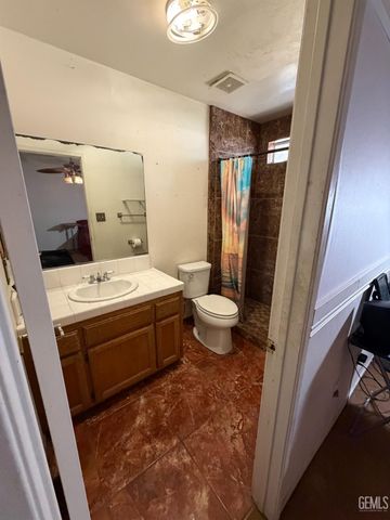1310 Clipper Hills Drive, Bakersfield, CA 93307