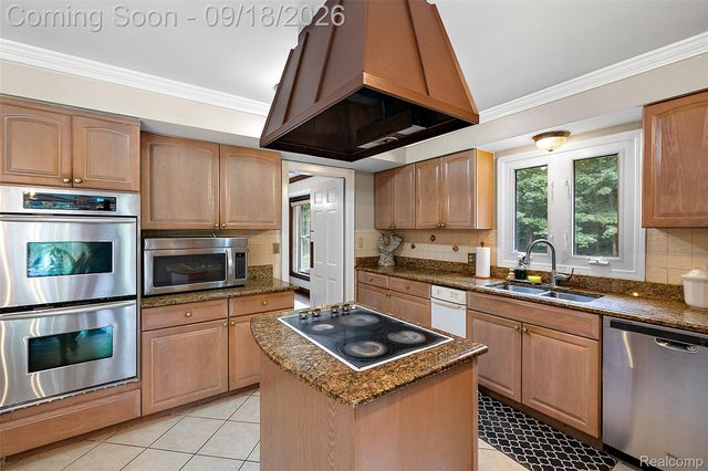 2201 E Gunn Road, Washington Township, MI 48306