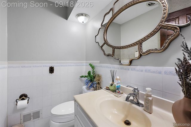 2201 E Gunn Road, Washington Township, MI 48306