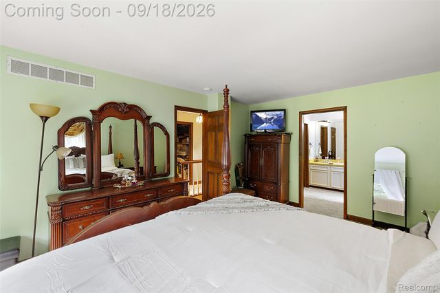 2201 E Gunn Road, Washington Township, MI 48306