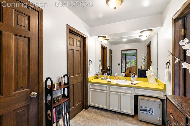 2201 E Gunn Road, Washington Township, MI 48306